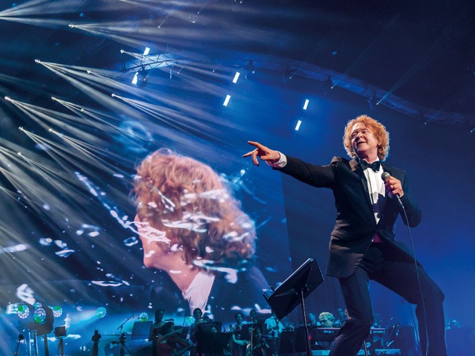 Simply Red: il 17 gennaio al cinema ‘Symphonica In Rosso’, tutti gli hit della band inglese dal vivo con un'orchestra di quaranta elementi - Il trailer/video